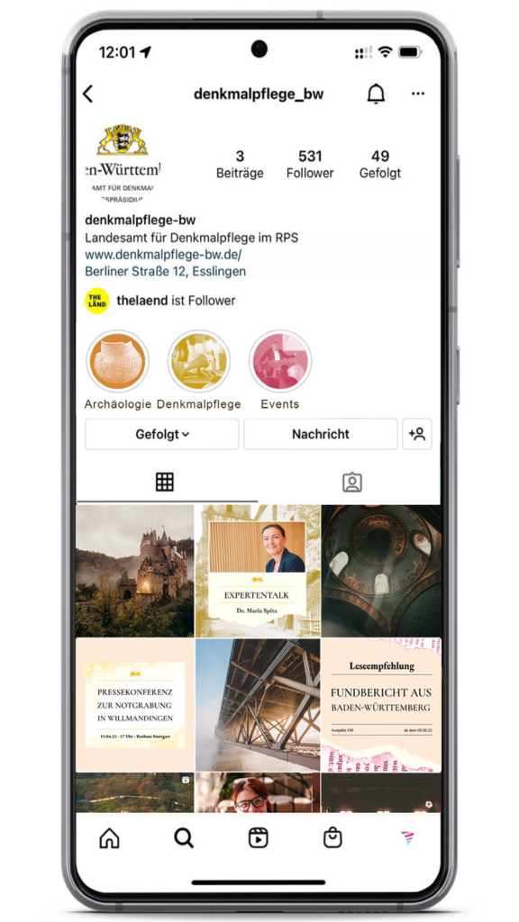 Ein Handy mit dem Instagram Kanal vom Landesamt für Denkmalpflege Baden Württemberg