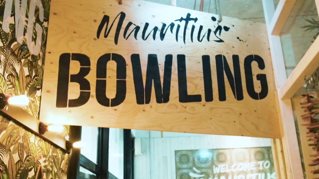 In Mauritius laden beleuchtetes Bowling Schild